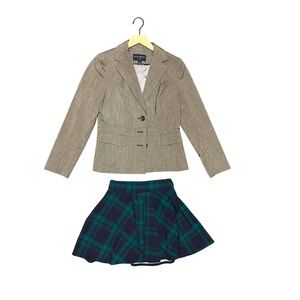 Miss Hensworth set 👩🏻‍🏫😉